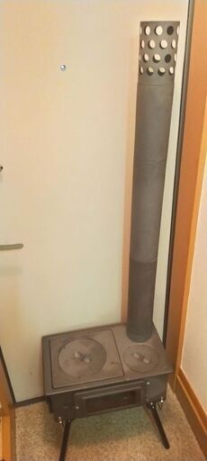 キャプテンスタッグ薪ストーブ(窓付き)