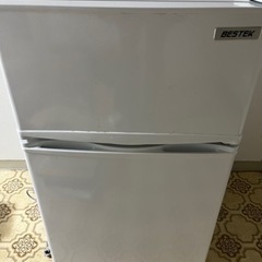 白の冷蔵庫