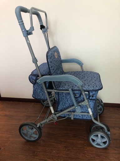 シルバーカー　手押し車　荷物入れ付き　ほぼ新品