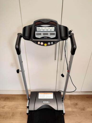 スポーツデポ・アルペン ブランドの「IGNIO」のランニングマシン スポーツデポ・アルペン ブランドの「IGNIO」のランニングマシン
