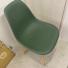 グリーンの椅子