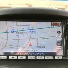 乗りやすいコンパクトカー！人気の白です！フルセグ付きでロングドラ...