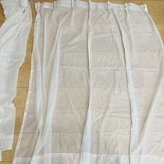 カーテン２枚１セット（1枚の大きさ　縦135cm×幅100cm）