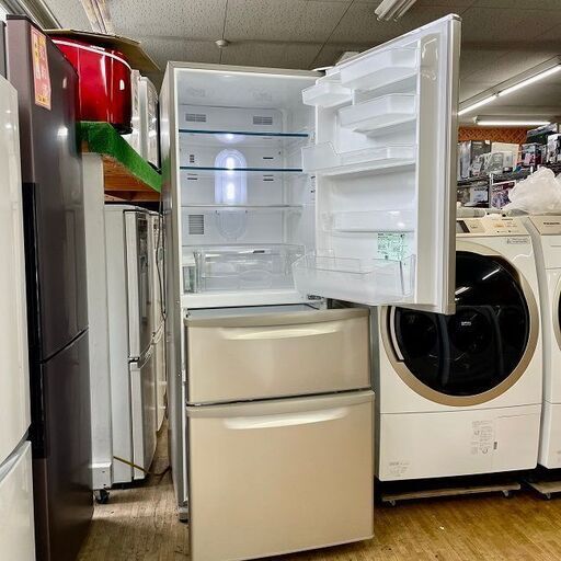 美品【 Panasonic 】パナソニック 315L 3ドア冷蔵庫 自動製氷機付き 野菜室が真ん中 Ag抗菌脱臭 NR-C32HM