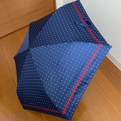 新品　晴雨兼用傘1級遮光(折りたたみ) 新品 紺ドット柄