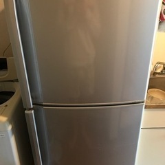 シャープ　2010年製　中型冷蔵庫　無料で差し上げます！　冷蔵、...