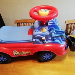 幼児用乗り物。幼児が乗って遊べる車です。