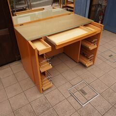 arflex(アルフレックス)のCOMPOSER(コンポーザー)  ドレッサーです。ナチュラルな質感とシンプルなデザインはスタイリッシュなインテリアや北欧スタイルにもおススメの鏡台です！CD213