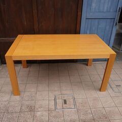 IDC大塚家具にて取り扱われていたオーク材を使用した伸長式ダイニング