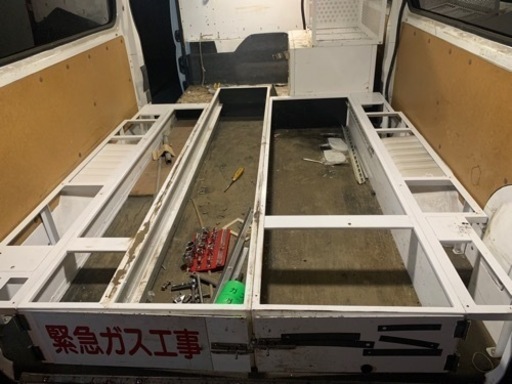 平成24年式キャラバン専用設計　荷台　ラック