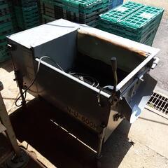 値下げしますよ。お気軽にお問い合わせください。動作確認済み。農業　機械　ニンジン洗浄機　ニシザワ　N U 600H　錆止めスプレーしてあります。日本人限定取引。