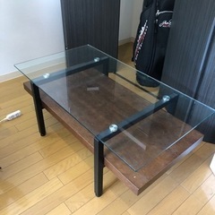 ガラス　テーブル　(ローテーブル)