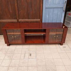 IDC OTSUKA(大塚家具)の人気のシリーズSPLENDOR(スプレンダー)シリーズのTVボード。マホガニー材を使用した高級感漂う質感とデザインのローボード。お部屋を上品で洗練された印象に。CD219