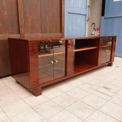 IDC OTSUKA(大塚家具)の人気のシリーズSPLENDOR(スプレンダー)シリーズのTVボード。マホガニー材を使用した高級感漂う質感とデザインのローボード。お部屋を上品で洗練された印象に。CD219