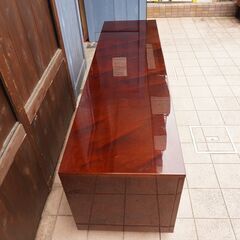 IDC OTSUKA(大塚家具)の人気のシリーズSPLENDOR(スプレンダー)シリーズのTVボード。マホガニー材を使用した高級感漂う質感とデザインのローボード。お部屋を上品で洗練された印象に。CD219