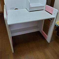 高さ調節できるピンクホワイトの机
