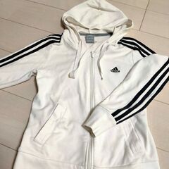 adidas　サイズSサイズ　パーカー　レディース