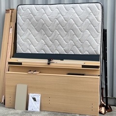 美品！ニトリ◇ワイドクイーンベッド◇縦開き跳ね上げ収納◇幅171cm