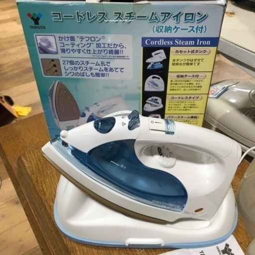 人気商品‼︎   コードレス　スチーム　アイロン　収納ケース付　カセット式タンク　霧吹きスプレー機能　現品限り‼︎