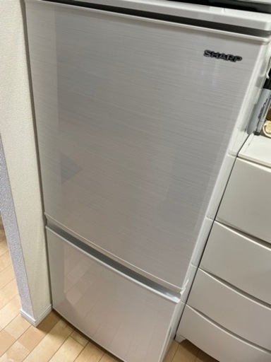 SHARP冷蔵庫2019年製　137L ドア左右付け替え可