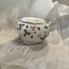 ウェッジウッド　ワイルドストロベリーシュガーポット