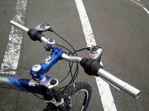 ☆ UGO 折りたたみ自転車 26インチ 片山右京モデル 18段変速 シルバー