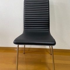 黒椅子(ニトリ製) ※お話中