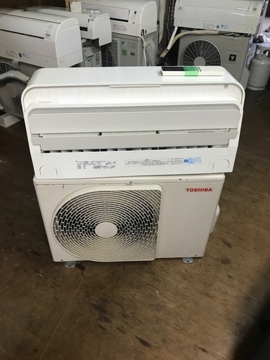 2016 Toshiba 10〜12畳。 無料のエアコンの設置