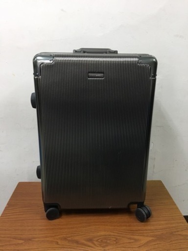 取引場所　南観音　K2204-708 31リットルスーツケース　未使用品アウトレット価格　ガンメタシルバー
