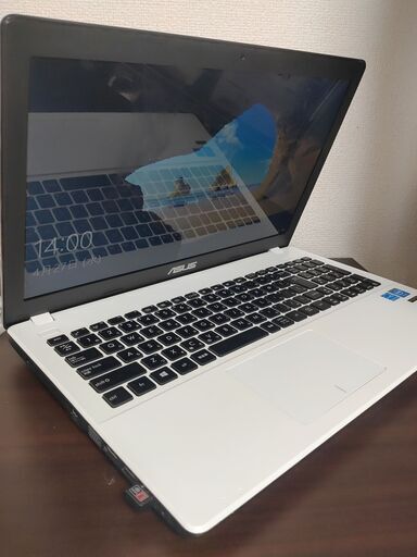 ASUS 高速SSD160G搭載　メモリ4G 　大画面15.6インチ