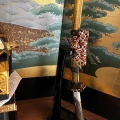 本金箔押し大鎧兜、屏風、刀弓矢、台座セット 秀月