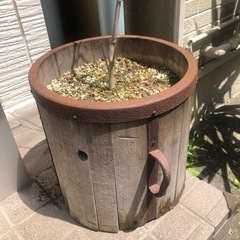 植木鉢として使用していた昔の桶