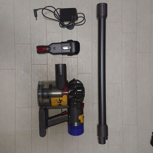 中古 dyson v7 slim ブラック 稼働確認済み 車内清掃最適❗