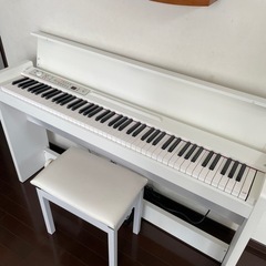 電子ピアノ　白