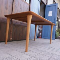 飛騨高山の家具メーカー日進木工(nissin)のOval オーク材ダイニングテーブルです！オーク材の優しい質感が魅力的なリビングテーブル。北欧系や和モダンなどナチュラルなインテリアにオススメです♪CD304