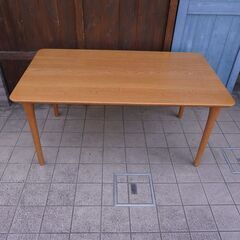 飛騨高山の家具メーカー日進木工(nissin)のOval オーク材ダイニングテーブルです！オーク材の優しい質感が魅力的なリビングテーブル。北欧系や和モダンなどナチュラルなインテリアにオススメです♪CD304