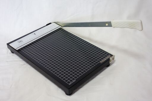 押切カッター　ペーパーカッター　ギロチンカッター　六つ切り