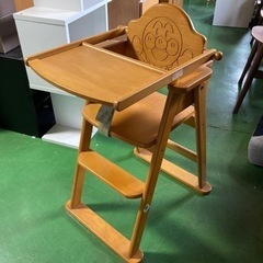 ● 子供用の椅子、木製ハイチェアー、アンパンマン