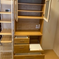 引越しの為お譲りします！(美品)ニトリ カップボード(B)
