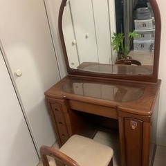 Vanity dresser