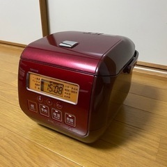 炊飯器　TOSHIBA 東芝　3合炊き　レッド