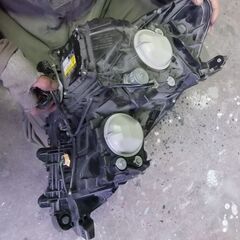 ☆クラウン純正 HID ヘッドライト 左 HCHR-686 ヘッドライトです。