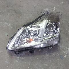 ☆クラウン純正 HID ヘッドライト 左 HCHR-686 ヘッドライトです。