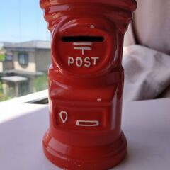 陶器の郵便ポストの貯金箱
