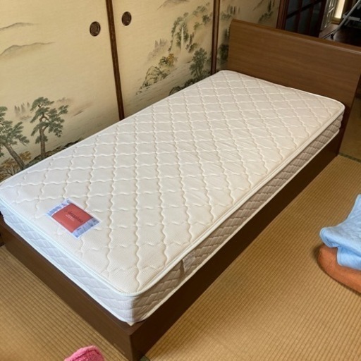 フランスベッド　シングル　970×1950 マットレス厚さ180状態はとても良好