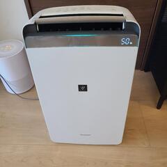 シャープ 除湿器 プラズマクラスター CV-J180 2020年製

SHARP 衣類乾燥