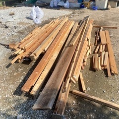 解体材　木材　廃材薪ストーブなどの焚き付け材などに
