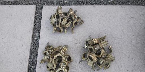パイプサポート用クランプΦ６０.５×４８.６単管パイプ用クランプ 、 直交３０個、自在３０個、合計６０個