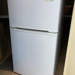 冷蔵庫さしあげます。2016年製
