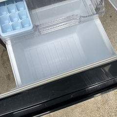 【RKGRE-888】特価！三菱/146L 2ドア冷凍冷蔵庫/MR-P15D-B/中古品/2018年製/当社より近隣無料配達！